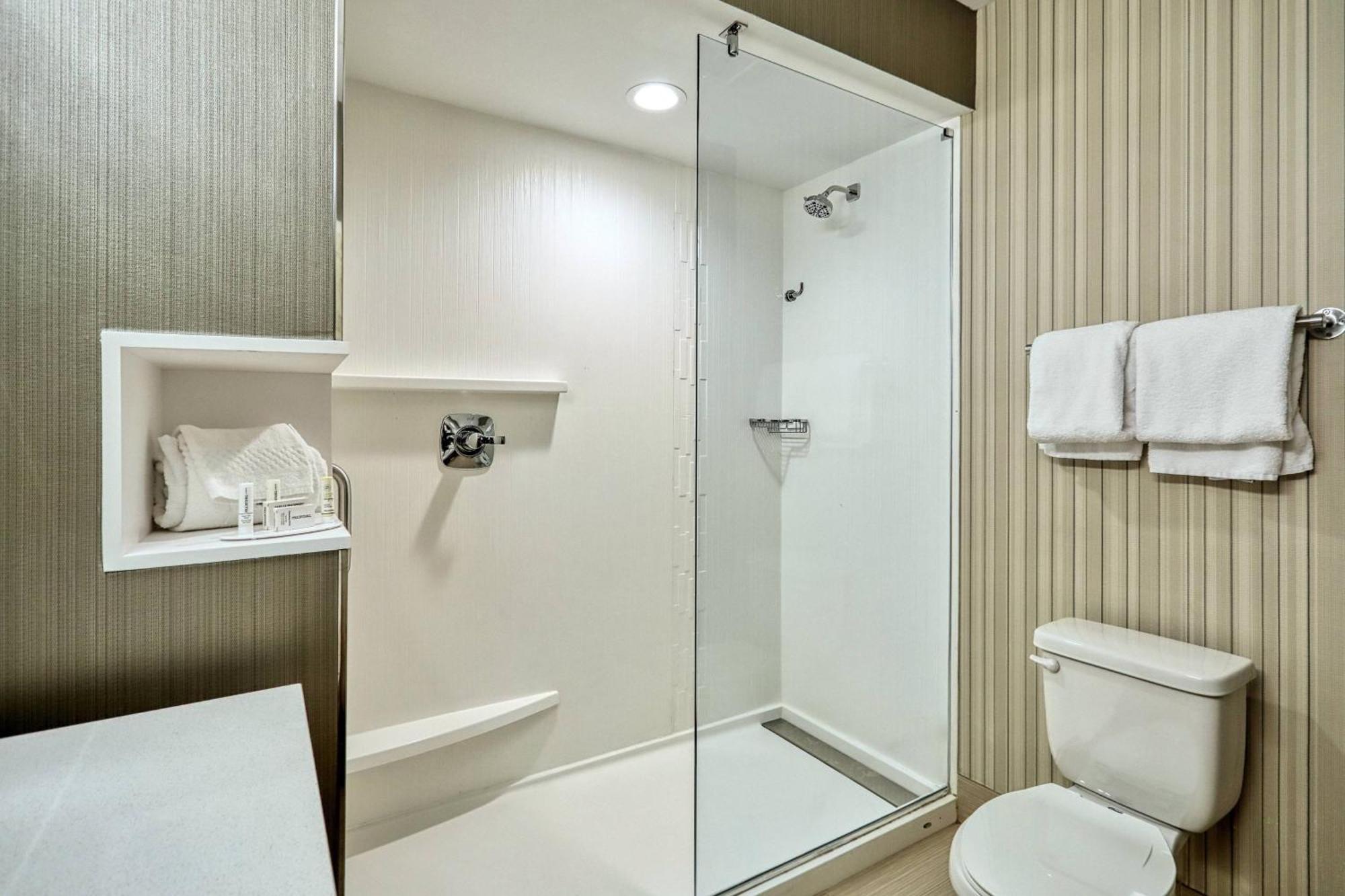 Courtyard By Marriott North Brunswick Hotell Eksteriør bilde