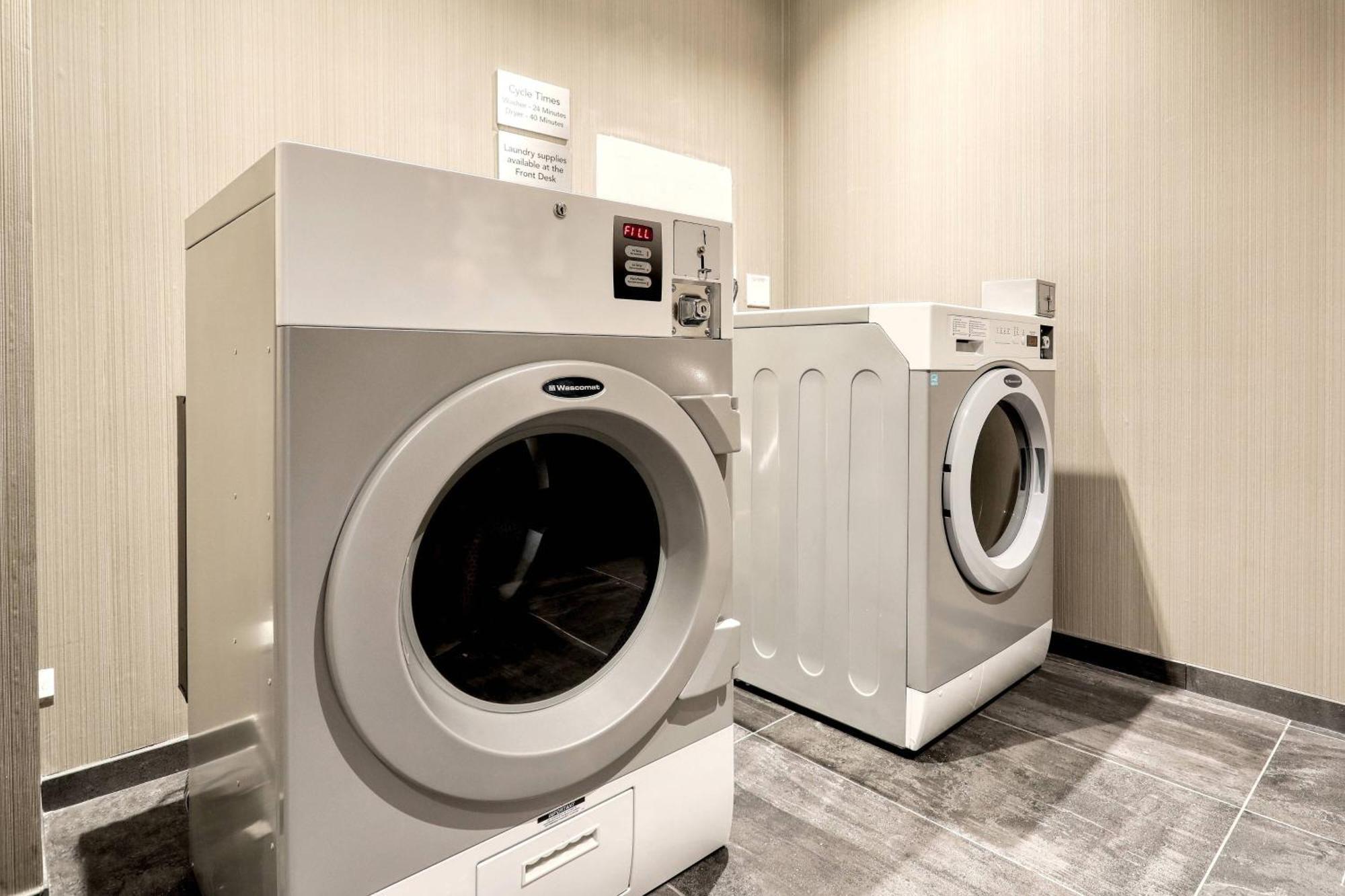Courtyard By Marriott North Brunswick Hotell Eksteriør bilde